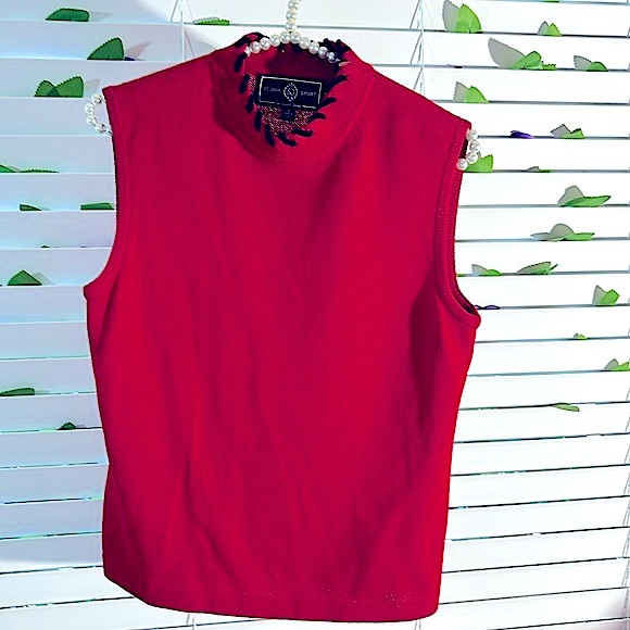 St. John Sport by Marie Gray classic red twin sweater set with black velvet trim - Picture 6 of 9
